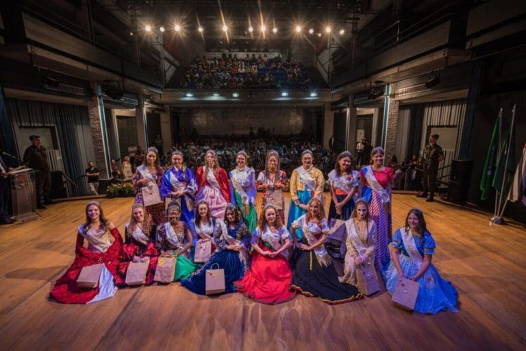 Desfile das Rainhas da 39ª Festa das Nações acontece no sábado, 04/05