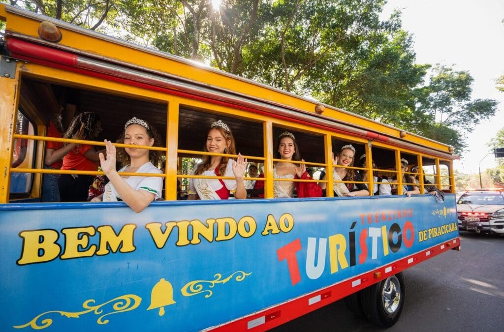 39ª Festa das Nações: tradicional desfile das Rainhas foi realizado no sábado, 04/05